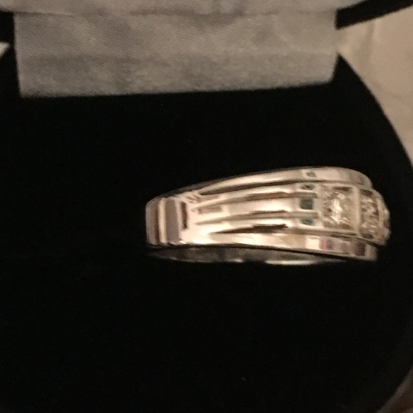 14 kt  white gold men's three stone ring - Picture 2 of 3